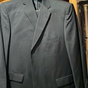 Men’s roundtree and York black suit